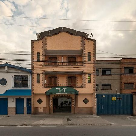 Ayenda 1223 Porton De La 10 Hotel Меделин Екстериор снимка