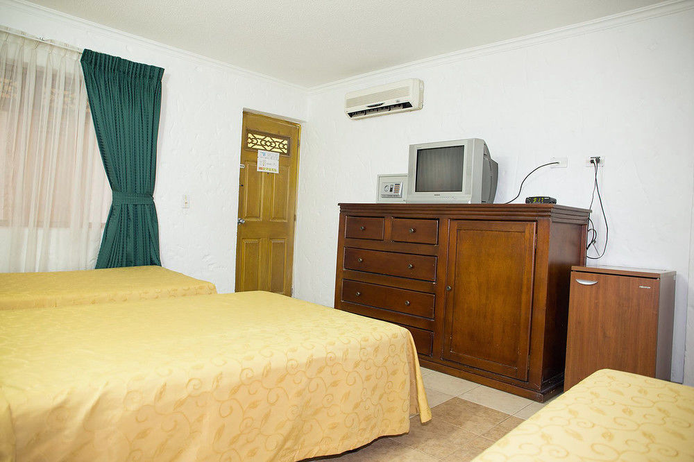 Ayenda 1223 Porton De La 10 Hotel Меделин Екстериор снимка