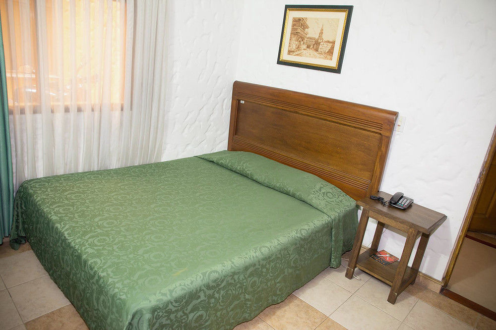 Ayenda 1223 Porton De La 10 Hotel Меделин Екстериор снимка