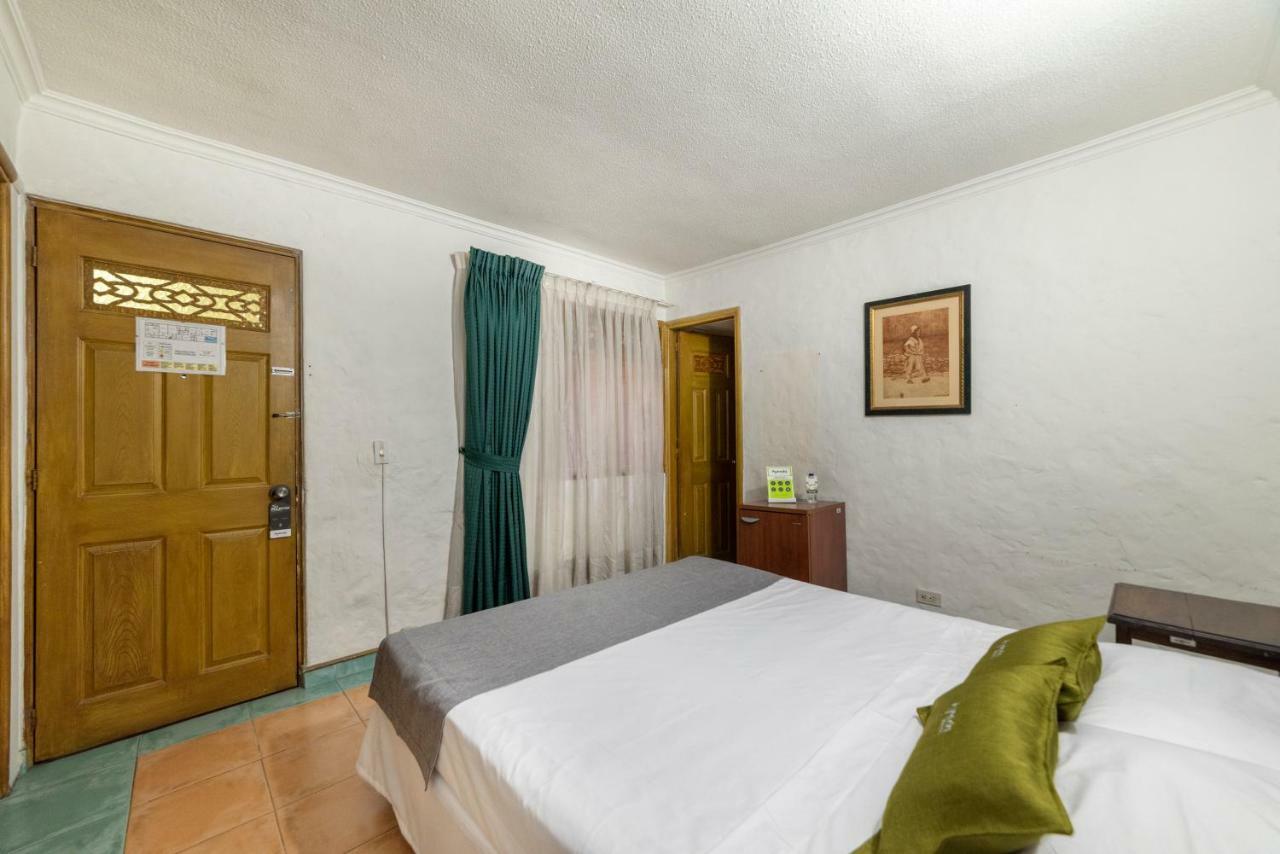 Ayenda 1223 Porton De La 10 Hotel Меделин Екстериор снимка