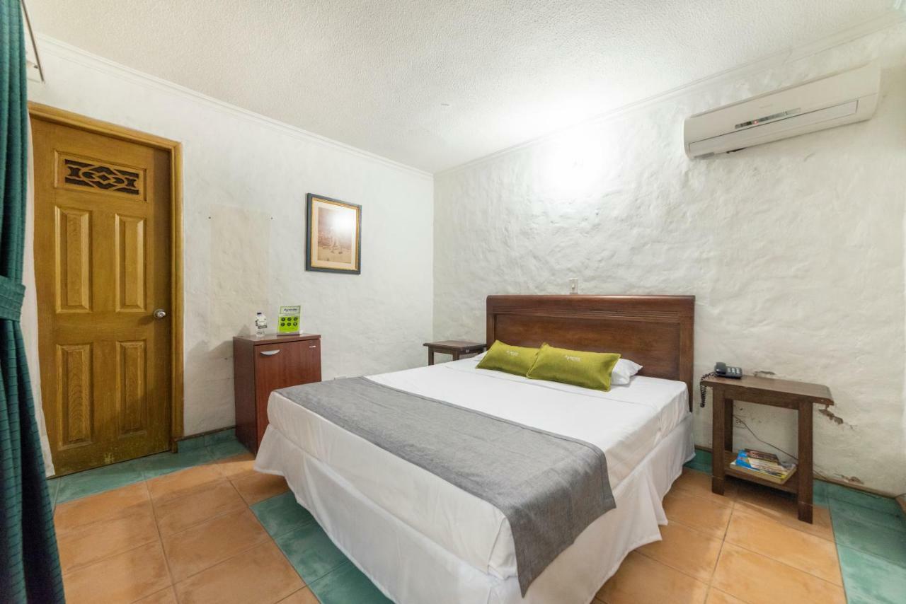 Ayenda 1223 Porton De La 10 Hotel Меделин Екстериор снимка