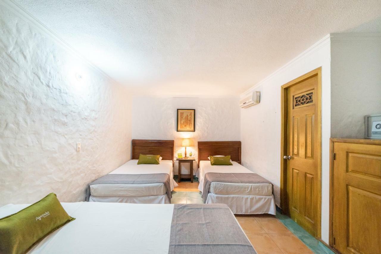 Ayenda 1223 Porton De La 10 Hotel Меделин Екстериор снимка