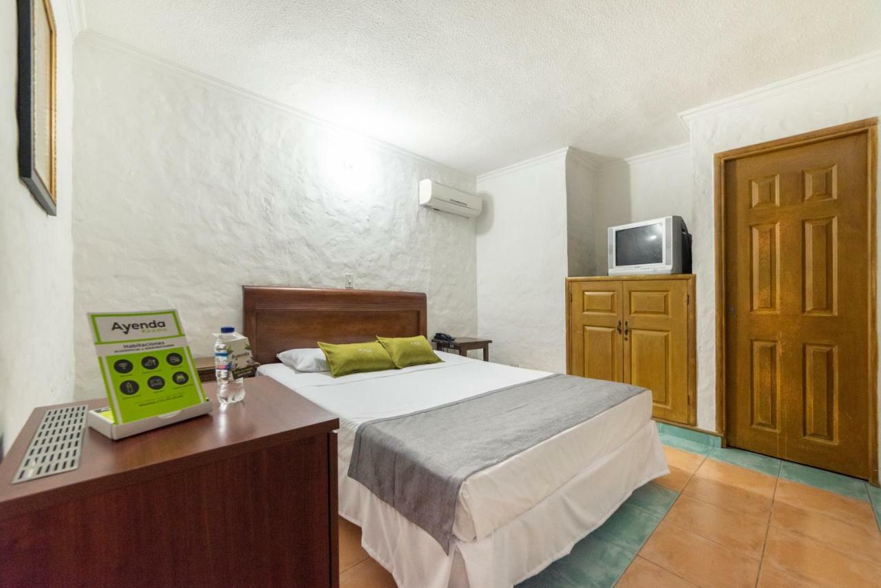 Ayenda 1223 Porton De La 10 Hotel Меделин Екстериор снимка